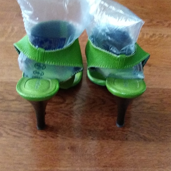 Sergio Rossi kiwi thong leather sandals - Picture 2 of 7